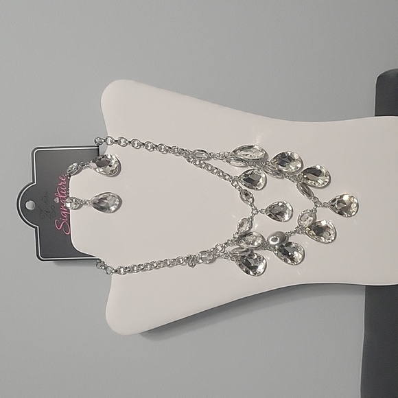 Paparazzi Zi necklace and earrings set - Picture 1 of 2